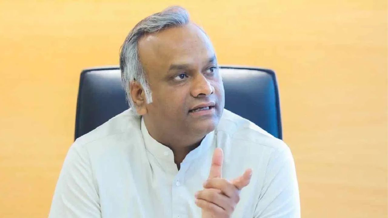 ನಾವು ಆಟ ಆಡಲು ವಿದೇಶಕ್ಕೆ ಹೋಗ್ತಿಲ್ಲ: ಅಮೆರಿಕಕ್ಕೆ ತೆರಳಲು ಅನುಮತಿ ನೀಡದ್ದಕ್ಕೆ ಕೇಂದ್ರದ ವಿರುದ್ಧ ಪ್ರಿಯಾಂಕ್ ಖರ್ಗೆ ಕಿಡಿ