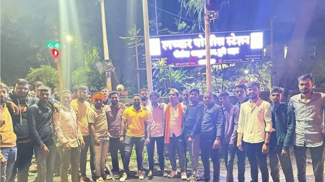 ಪಲ್ಲಕ್ಕಿ ಮೆರವಣಿಗೆ ವೇಳೆ ಹಿಂದೂ ಭಕ್ತರ ಮೇಲೆ ಮಾಂಸ ಎಸೆದ ಮುಸ್ಲಿಂ ಮಹಿಳೆ ಪಲ್ಲಕ್ಕಿ ಮೆರವಣಿಗೆ ವೇಳೆ ಹಿಂದೂ ಭಕ್ತರ ಮೇಲೆ ಮಾಂಸ ಎಸೆದ ಮುಸ್ಲಿಂ ಮಹಿಳೆ