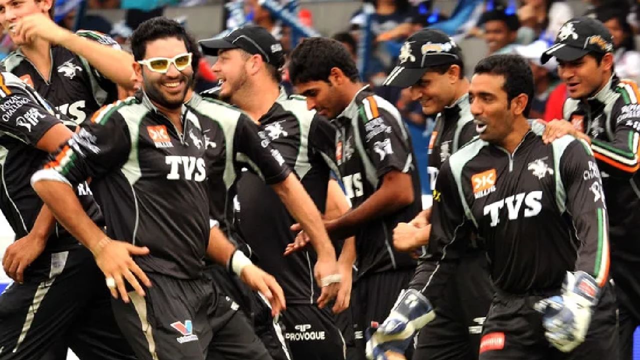 ಪುಣೆ ವಾರಿಯರ್ಸ್ ಇಂಡಿಯಾ: 2011 ರಲ್ಲಿ ಐಪಿಎಲ್​ಗೆ ಎಂಟ್ರಿ ಕೊಟ್ಟ ಮತ್ತೊಂದು ತಂಡವೆಂದರೆ ಪುಣೆ ವಾರಿಯರ್ಸ್ ಇಂಡಿಯಾ. ಸಹಾರಾ ಗ್ರೂಪ್ ಸ್ಪೋರ್ಟ್ಸ್ ಲಿಮಿಟೆಡ್ ಒಡೆತನದಲ್ಲಿದ್ದ ಈ ಫ್ರಾಂಚೈಸಿ 2013 ರಲ್ಲಿ  ಹಣಕಾಸಿನ ಸಮಸ್ಯೆಗಳನ್ನು ಎದುರಿಸಿದರು. ಹೀಗಾಗಿ 2013ರ ಬಳಿಕ ಪುಣೆ ವಾರಿಯರ್ಸ್ ಇಂಡಿಯಾ ಫ್ರಾಂಚೈಸಿಯನ್ನು ಬಿಸಿಸಿಐ ರದ್ದುಗೊಳಿಸಿತು. 