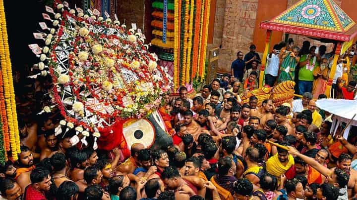 ಪುರಿ ಜಗನ್ನಾಥ ದೇವಾಲಯದ ರಥಯಾತ್ರೆಯಲ್ಲಿ 10 ಲಕ್ಷಕ್ಕೂ ಹೆಚ್ಚು ಜನ ಭಾಗಿ ಪುರಿ ಜಗನ್ನಾಥ ದೇವಾಲಯದ ರಥಯಾತ್ರೆಯಲ್ಲಿ 10 ಲಕ್ಷಕ್ಕೂ ಹೆಚ್ಚು ಜನ ಭಾಗಿ