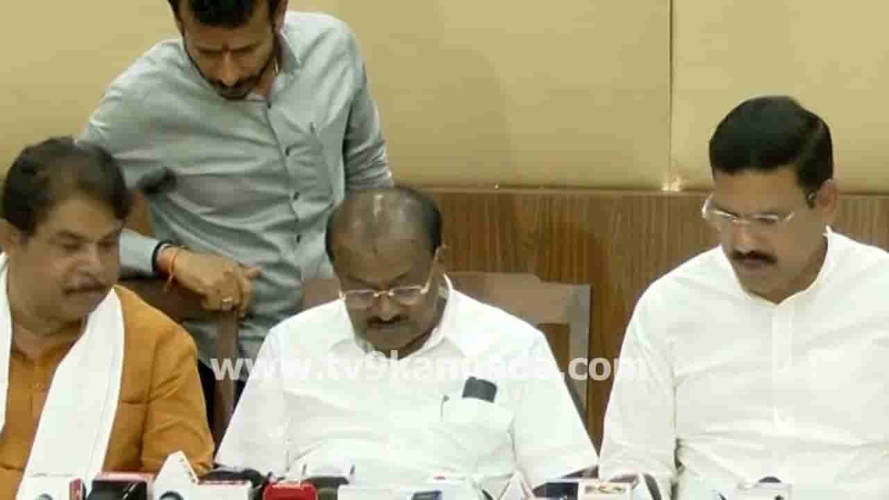 ಬೆಂಗಳೂರು ಕಾಲ್ತುಳಿತಕ್ಕೆ ಸಿಎಂ, ಡಿಸಿಎಂ ಅವರೇ ನೇರ ಹೊಣೆ ಎಂದ ವಿಪಕ್ಷಗಳು ಎತ್ತಿದ ಸಾಲು ಪ್ರಶ್ನೆಗಳು ಇಲ್ಲಿವೆ