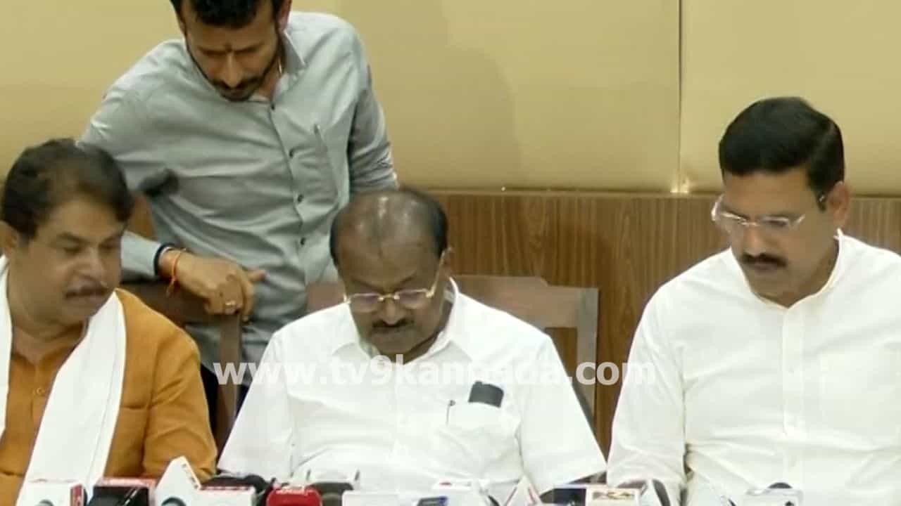 ಬೆಂಗಳೂರು ಕಾಲ್ತುಳಿತಕ್ಕೆ ಸಿಎಂ, ಡಿಸಿಎಂ ಅವರೇ ನೇರ ಹೊಣೆ ಎಂದ ವಿಪಕ್ಷಗಳು ಎತ್ತಿದ ಸಾಲು ಪ್ರಶ್ನೆಗಳು ಇಲ್ಲಿವೆ