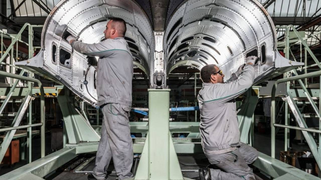 ಭಾರತದಲ್ಲಿ ತಯಾರಾಗಲಿದೆ ರಫೇಲ್ ಯುದ್ಧವಿಮಾನದ ಫ್ಯೂಸಲಾಜ್; ಡಸೋ ಏವಿಯೇಶನ್ ಜೊತೆ ಟಾಟಾ ಗ್ರೂಪ್ ಒಪ್ಪಂದ ಭಾರತದಲ್ಲಿ ತಯಾರಾಗಲಿದೆ ರಫೇಲ್ ಯುದ್ಧವಿಮಾನದ ಫ್ಯೂಸಲಾಜ್; ಡಸೋ ಏವಿಯೇಶನ್ ಜೊತೆ ಟಾಟಾ ಗ್ರೂಪ್ ಒಪ್ಪಂದ