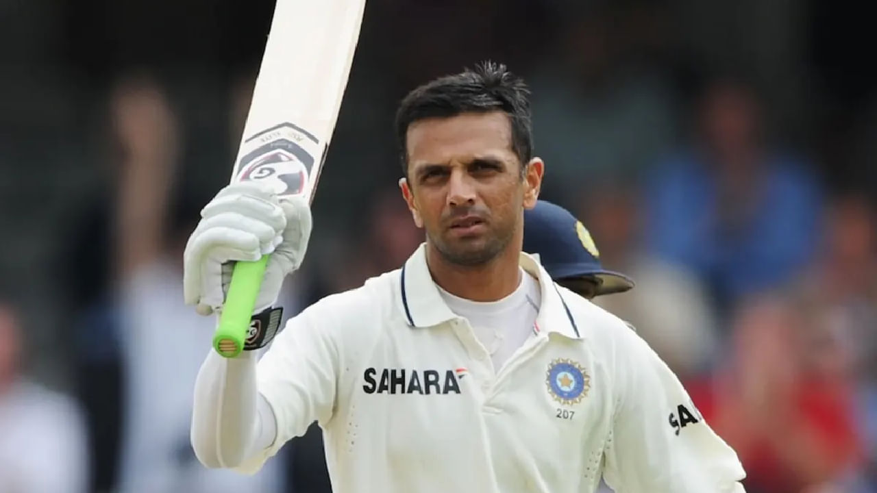 ಅಂದರೆ ಇಂಗ್ಲೆಂಡ್ ನಲ್ಲಿ ನಡೆದ ಟೆಸ್ಟ್ ಪಂದ್ಯಗಳಲ್ಲಿ ಆರಂಭಿಕನಾಗಿ ಕಣಕ್ಕಿಳಿದು 2 ಶತಕ ಬಾರಿಸಿದ ಏಷ್ಯನ್ ಬ್ಯಾಟರ್ ಎಂಬ ದಾಖಲೆಯೊಂದು ರಾಹುಲ್ ದ್ರಾವಿಡ್ ಹೆಸರಿನಲ್ಲಿತ್ತು. ಈ ದಾಖಲೆಯನ್ನು ಇದೀಗ ಕೆಎಲ್ಆರ್ ಮುರಿದಿದ್ದಾರೆ.