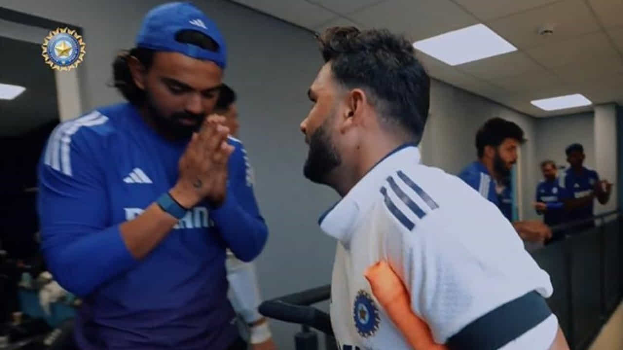 IND vs ENG: ರಿಷಭ್ ಪಂತ್ಗೆ ಕೈ ಮುಗಿದ ರಾಹುಲ್; ವಿಡಿಯೋ ಹಂಚಿಕೊಂಡ ಬಿಸಿಸಿಐ IND vs ENG: ರಿಷಭ್ ಪಂತ್ಗೆ ಕೈ ಮುಗಿದ ರಾಹುಲ್; ವಿಡಿಯೋ ಹಂಚಿಕೊಂಡ ಬಿಸಿಸಿಐ