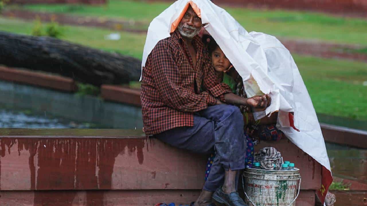 Karnataka Rains: ಕರ್ನಾಟಕದ ಕರಾವಳಿಯಲ್ಲಿ ಜೂನ್ 26ರವರೆಗೂ ಭಾರಿ ಮಳೆ, ಉಳಿದೆಡೆ ಒಣಹವೆ Karnataka Rains: ಕರ್ನಾಟಕದ ಕರಾವಳಿಯಲ್ಲಿ ಜೂನ್ 26ರವರೆಗೂ ಭಾರಿ ಮಳೆ, ಉಳಿದೆಡೆ ಒಣಹವೆ