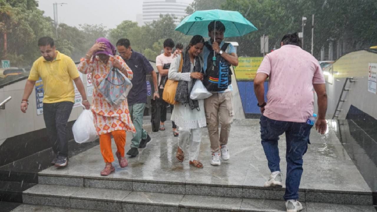 Karnataka Rains: ಕರ್ನಾಟಕದ ಈ ಜಿಲ್ಲೆಗಳಲ್ಲಿ ಜೂ.12ರಿಂದ ಭಾರಿ ಮಳೆ, ಆರೆಂಜ್ ಅಲರ್ಟ್ Karnataka Rains: ಕರ್ನಾಟಕದ ಈ ಜಿಲ್ಲೆಗಳಲ್ಲಿ ಜೂ.12ರಿಂದ ಭಾರಿ ಮಳೆ, ಆರೆಂಜ್ ಅಲರ್ಟ್