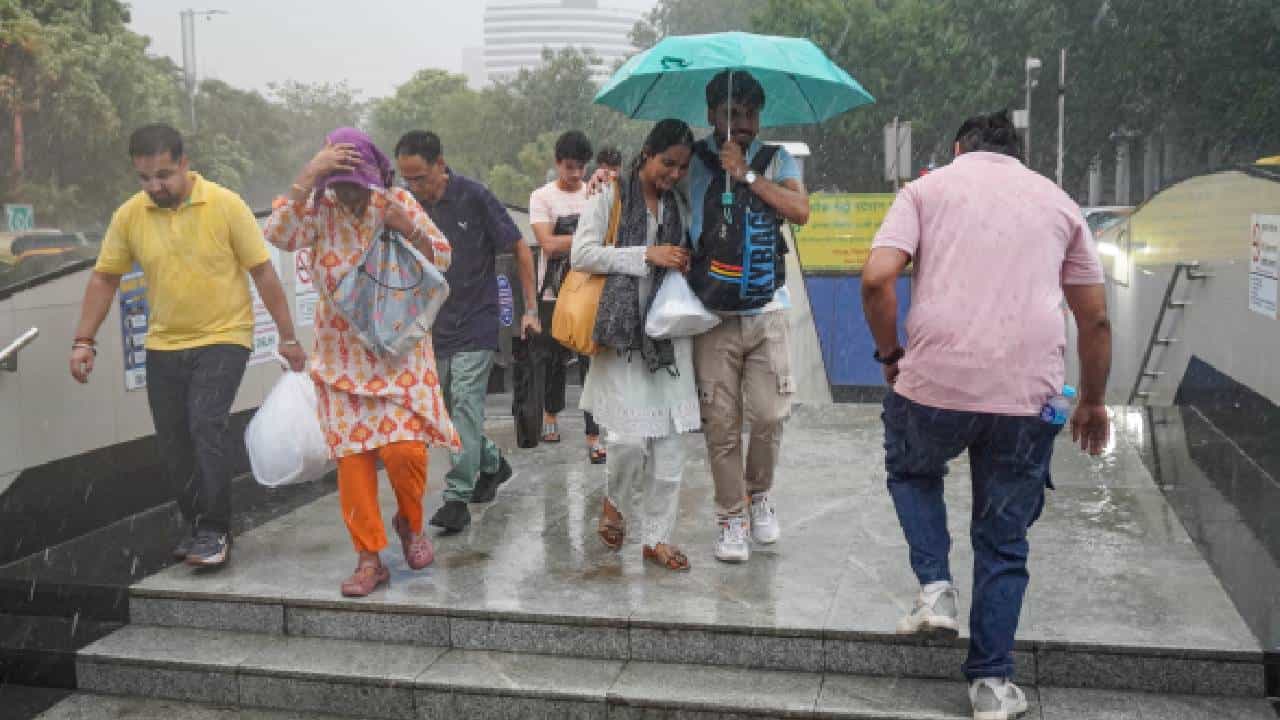 Karnataka Rains: ಕರ್ನಾಟಕದ ಈ ಜಿಲ್ಲೆಗಳಲ್ಲಿ ಜೂ.12ರಿಂದ ಭಾರಿ ಮಳೆ, ಆರೆಂಜ್ ಅಲರ್ಟ್ Karnataka Rains: ಕರ್ನಾಟಕದ ಈ ಜಿಲ್ಲೆಗಳಲ್ಲಿ ಜೂ.12ರಿಂದ ಭಾರಿ ಮಳೆ, ಆರೆಂಜ್ ಅಲರ್ಟ್