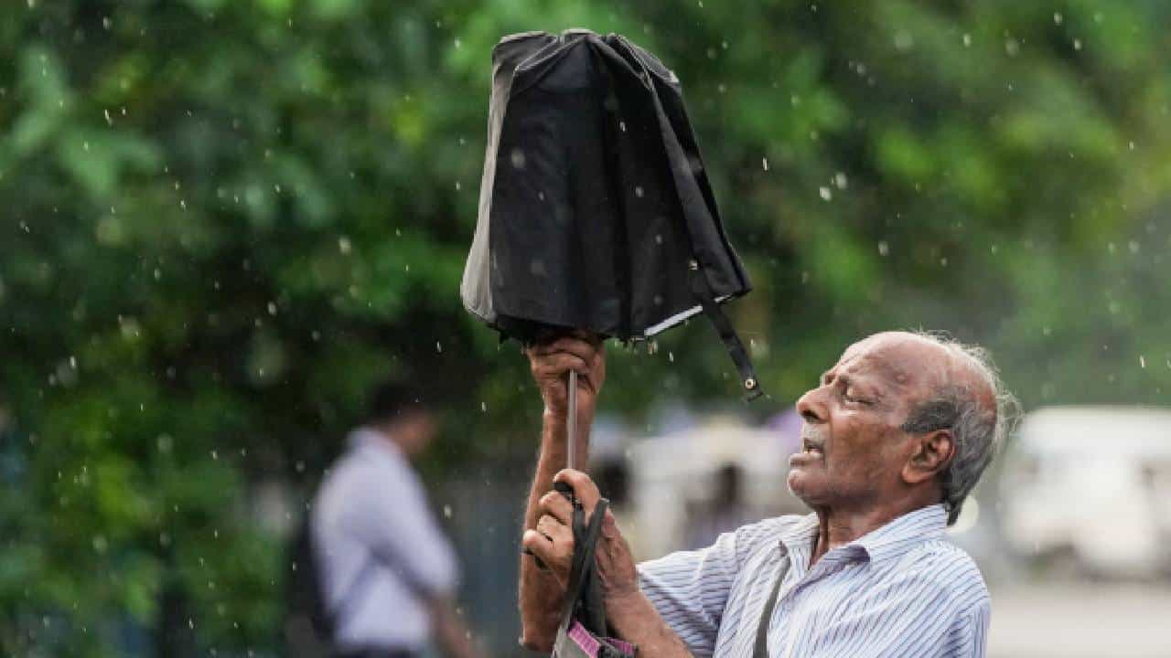 Karnataka Rains: ಕರ್ನಾಟಕದ 6 ಜಿಲ್ಲೆಗಳಿಗೆ ಮಳೆಯ ರೆಡ್ ಅಲರ್ಟ್, ಉತ್ತರ ಒಳನಾಡಿನಲ್ಲೂ ಮಳೆ ಜೋರು