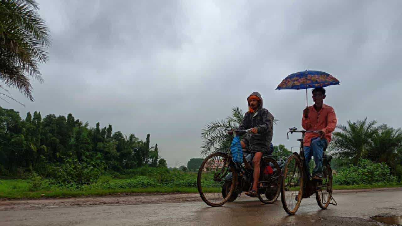 Karnataka Rains: ಕೊಡಗಿಗೆ ರೆಡ್ ಅಲರ್ಟ್, ಕರ್ನಾಟಕದ ಕರಾವಳಿ, ಮಲೆನಾಡಿನಲ್ಲೂ ಮಳೆ ಅಬ್ಬರ ಜೋರು Karnataka Rains: ಕೊಡಗಿಗೆ ರೆಡ್ ಅಲರ್ಟ್, ಕರ್ನಾಟಕದ ಕರಾವಳಿ, ಮಲೆನಾಡಿನಲ್ಲೂ ಮಳೆ ಅಬ್ಬರ ಜೋರು