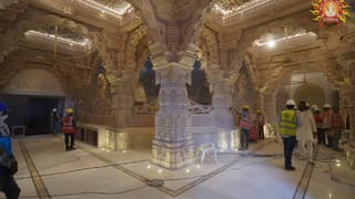 ಹಿರಿಯ ಐಆರ್‌ಎಸ್ ಅಧಿಕಾರಿ ಮನೆ ಮೇಲೆ ಸಿಬಿಐ ದಾಳಿ; 1 ಕೋಟಿ ರೂ., 3.5 ಕೆಜಿ ಚಿನ್ನ ವಶ