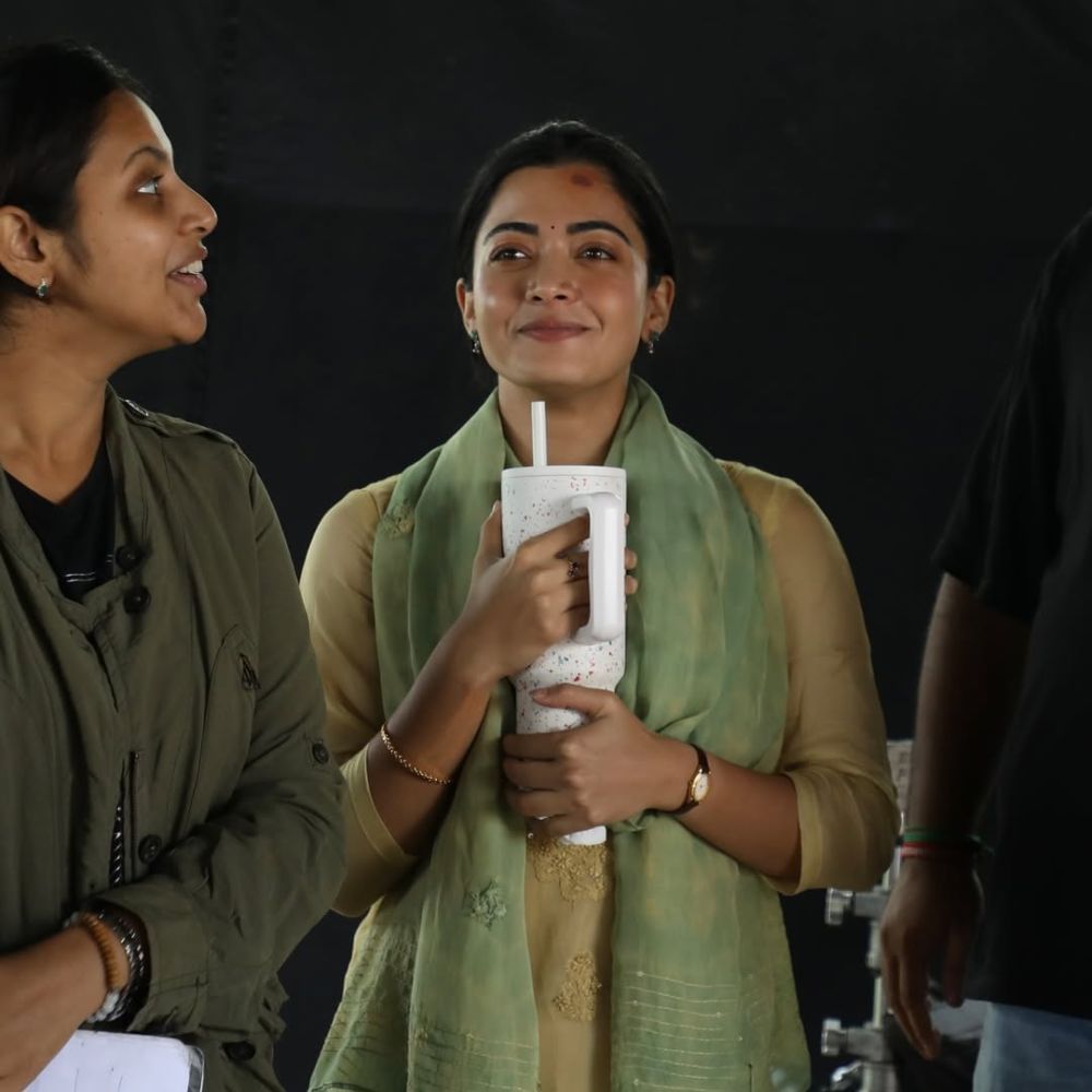 ಸಿನಿಮಾದ ನಿರ್ದೇಶಕರ ತಂಡ, ಕ್ಯಾಮೆರಾ ತಂಡ, ಕಾಸ್ಟ್ಯೂಮ್ ತಂಡ, ಮೇಕಪ್ ತಂಡ ಎಲ್ಲರ ಶ್ರಮ ಹಾಗೂ ಗೆಳೆತನವನ್ನು ಕೊಂಡಾಡಿದ್ದಾರೆ. ಎಲ್ಲರೊಟ್ಟಿಗೂ ಕಳೆದ ಕ್ಷಣಗಳು ನೆನಪುಳಿಯಲಿವೆ ಎಂದಿದ್ದಾರೆ.