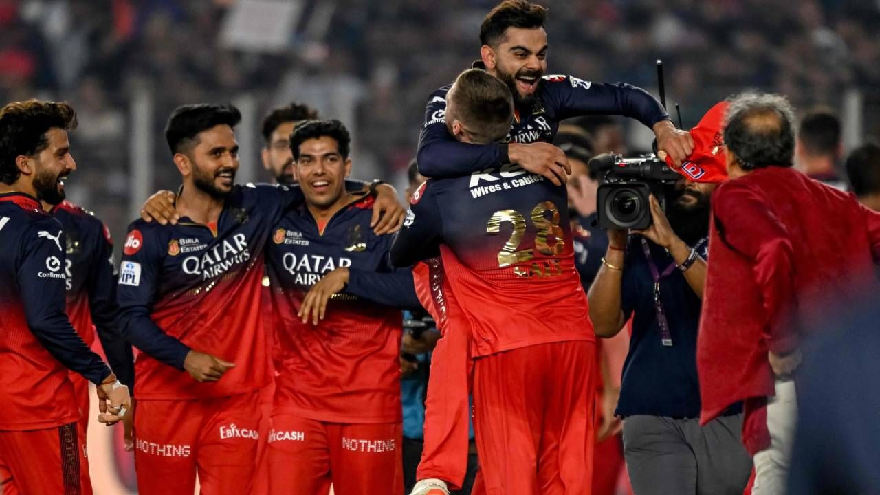 RCB brand: ಗಗನಕ್ಕೇರಿತಾ ಆರ್​​ಸಿಬಿ ಬ್ರ್ಯಾಂಡ್ ಮೌಲ್ಯ? ಜಾಗತಿಕ ಬ್ರ್ಯಾಂಡ್​ಗಳಿಗೆ ಹೋಲಿಸಿದರೆ ಹೇಗಿದೆ ರಾಯಲ್ ಚಾಲೆಂಜರ್ಸ್?