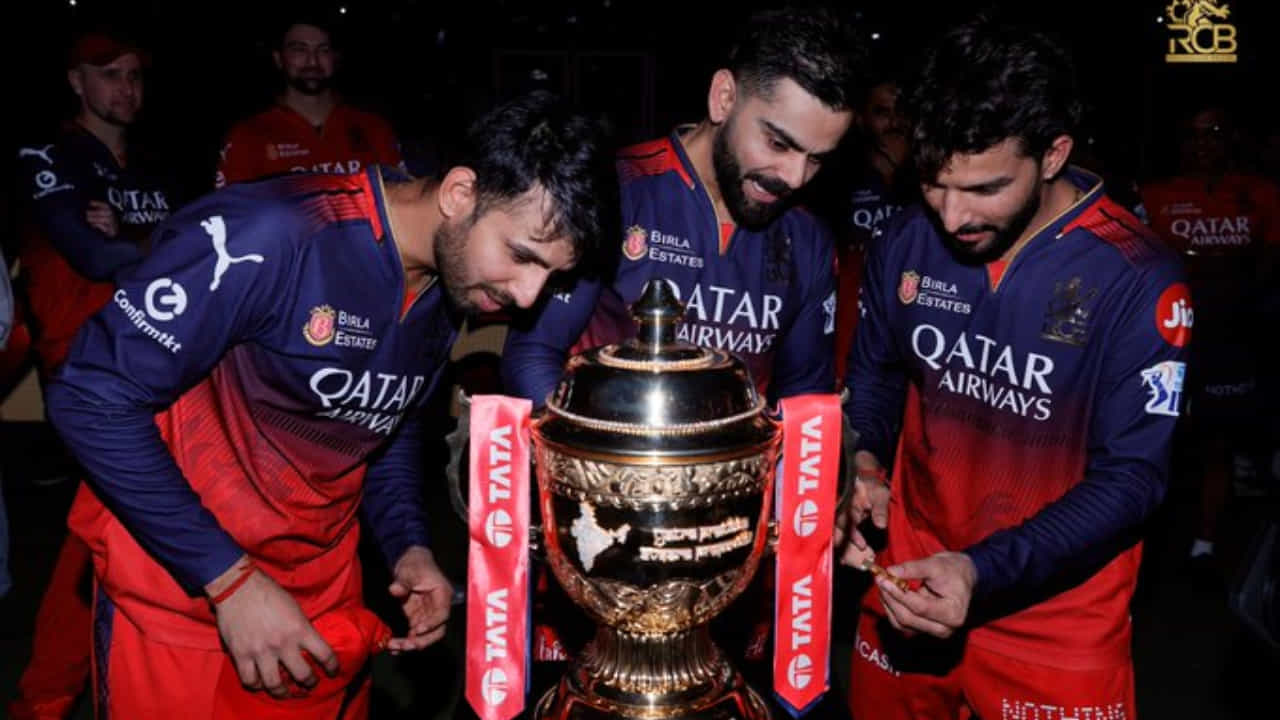 ಚಿನ್ನಸ್ವಾಮಿ ದುರಂತಕ್ಕೂ ಮುನ್ನವೇ ಆರ್ಸಿಬಿ ಬಳಿ ಇದ್ದ ಟ್ರೋಫಿ ಹಿಂಪಡೆದ ಐಪಿಎಲ್ ಆಡಳಿತ ಮಂಡಳಿ ಚಿನ್ನಸ್ವಾಮಿ ದುರಂತಕ್ಕೂ ಮುನ್ನವೇ ಆರ್ಸಿಬಿ ಬಳಿ ಇದ್ದ ಟ್ರೋಫಿ ಹಿಂಪಡೆದ ಐಪಿಎಲ್ ಆಡಳಿತ ಮಂಡಳಿ