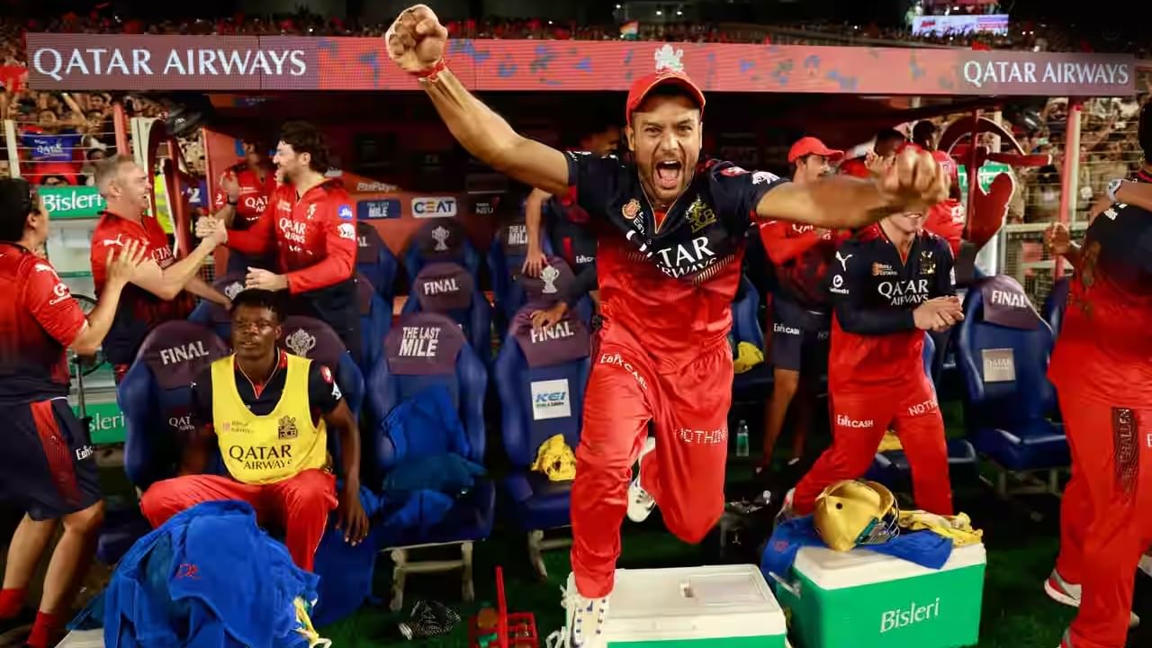 ಅಂದರೆ 2025 ರಲ್ಲಿ ಕ್ರಿಕೆಟ್ ಕ್ಷೇತ್ರದಲ್ಲಿ ಮೂರು ತಂಡಗಳು ಚಾಂಪಿಯನ್ ಪಟ್ಟ ಅಲಂಕರಿಸಿದೆ. ಈ ಮೂರು ತಂಡಗಳು ಕೂಡ ಒಂದು ಟ್ರೋಫಿಗಾಗಿ ವರ್ಷಾನುಗಟ್ಟಲೆ ಕಾದಿದ್ದರು ಎಂಬುದು ವಿಶೇಷ. ಅದರಂತೆ 2025 ರಲ್ಲಿ ಚೊಚ್ಚಲ ಬಾರಿಗೆ ಚಾಂಪಿಯನ್ ಪಟ್ಟಕ್ಕೇರಿದ ಕ್ರಿಕೆಟ್ ತಂಡಗಳ ಕಿರು ಪರಿಚಯ ಇಲ್ಲಿದೆ...