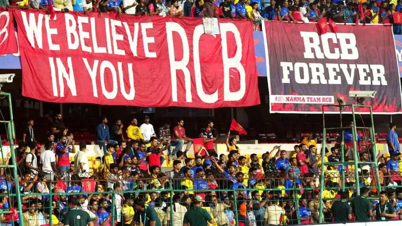IPL Final: ಆರ್ಸಿಬಿ ಗೆದ್ರೆ ಅತಿರೇಕದ ವರ್ತನೆ ಬೇಡ; ಬೆಂಗಳೂರಿನಲ್ಲಿ ಕಟ್ಟೆಚ್ಚರಕ್ಕೆ ಪೊಲೀಸ್ ಕಮಿಷನರ್ ಸೂಚನೆ IPL Final: ಆರ್ಸಿಬಿ ಗೆದ್ರೆ ಅತಿರೇಕದ ವರ್ತನೆ ಬೇಡ; ಬೆಂಗಳೂರಿನಲ್ಲಿ ಕಟ್ಟೆಚ್ಚರಕ್ಕೆ ಪೊಲೀಸ್ ಕಮಿಷನರ್ ಸೂಚನೆ