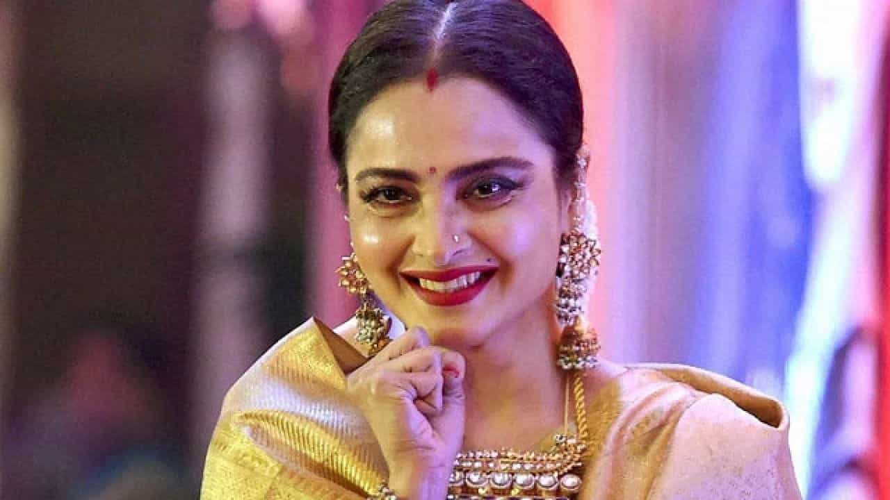 ತಾಯಿ ಆದಮೇಲೆ ಚಿತ್ರರಂಗ ಬಿಡ್ತೇನೆ ಎಂದಿದ್ದ ರೇಖಾ; ಅದು ಎಂದಿಗೂ ಸಂಭವಿಸಲೇ ಇಲ್ಲ ತಾಯಿ ಆದಮೇಲೆ ಚಿತ್ರರಂಗ ಬಿಡ್ತೇನೆ ಎಂದಿದ್ದ ರೇಖಾ; ಅದು ಎಂದಿಗೂ ಸಂಭವಿಸಲೇ ಇಲ್ಲ