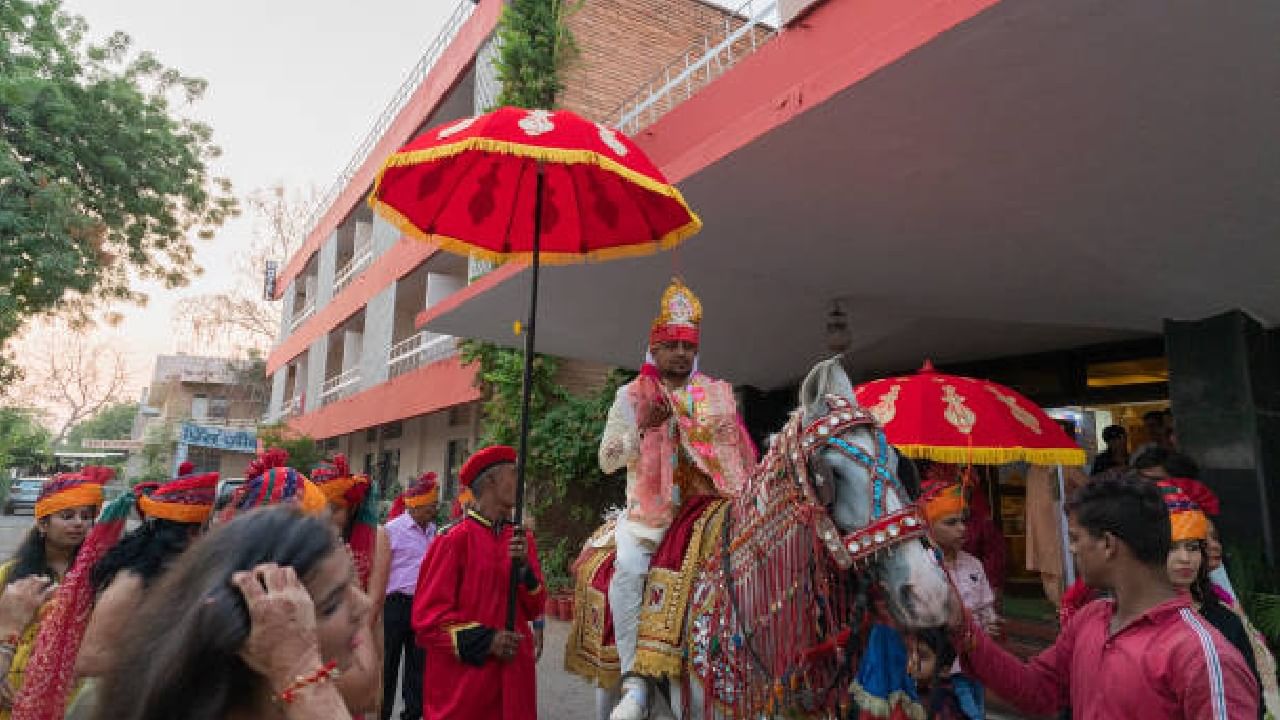 ವಧುವಿನ ಮನೆಯೇ ಕಣ್ಮರೆ; ಕುಟುಂಬದ ಜೊತೆ ಮದುವೆ ಮೆರವಣಿಗೆ ಬಂದ ವರನಿಗೆ ಶಾಕ್