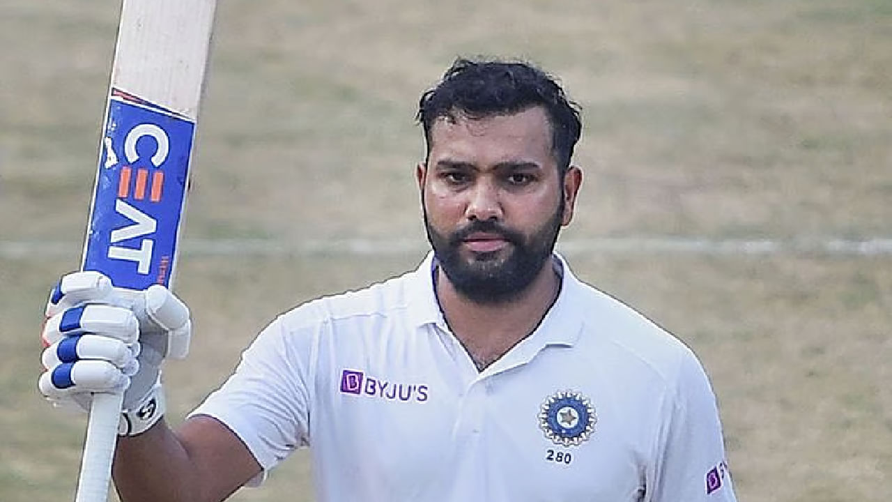 ಇನ್ನು ಈ ಪಟ್ಟಿಯಲ್ಲಿ ದ್ವಿತೀಯ ಸ್ಥಾನದಲ್ಲಿರುವುದು ರೋಹಿತ್ ಶರ್ಮಾ. ಹಿಟ್ಮ್ಯಾನ್ ಭಾರತದ ಪರ 116 ಟೆಸ್ಟ್ ಇನಿಂಗ್ಸ್ಗಳನ್ನು ಆಡಿದ್ದಾರೆ. ಈ ವೇಳೆ 7538 ಎಸೆತಗಳನ್ನು ಎದುರಿಸಿರುವ ಅವರು ಬರೋಬ್ಬರಿ 88 ಸಿಕ್ಸರ್ಗಳನ್ನು ಸಿಡಿಸಿದ್ದಾರೆ. ಹಾಗೆಯೇ ಮಹೇಂದ್ರ ಸಿಂಗ್ 144 ಟೆಸ್ಟ್ ಇನಿಂಗ್ಸ್ಗಳಿಂದ ಒಟ್ಟು 78 ಸಿಕ್ಸ್ ಬಾರಿಸಿದ್ದಾರೆ.