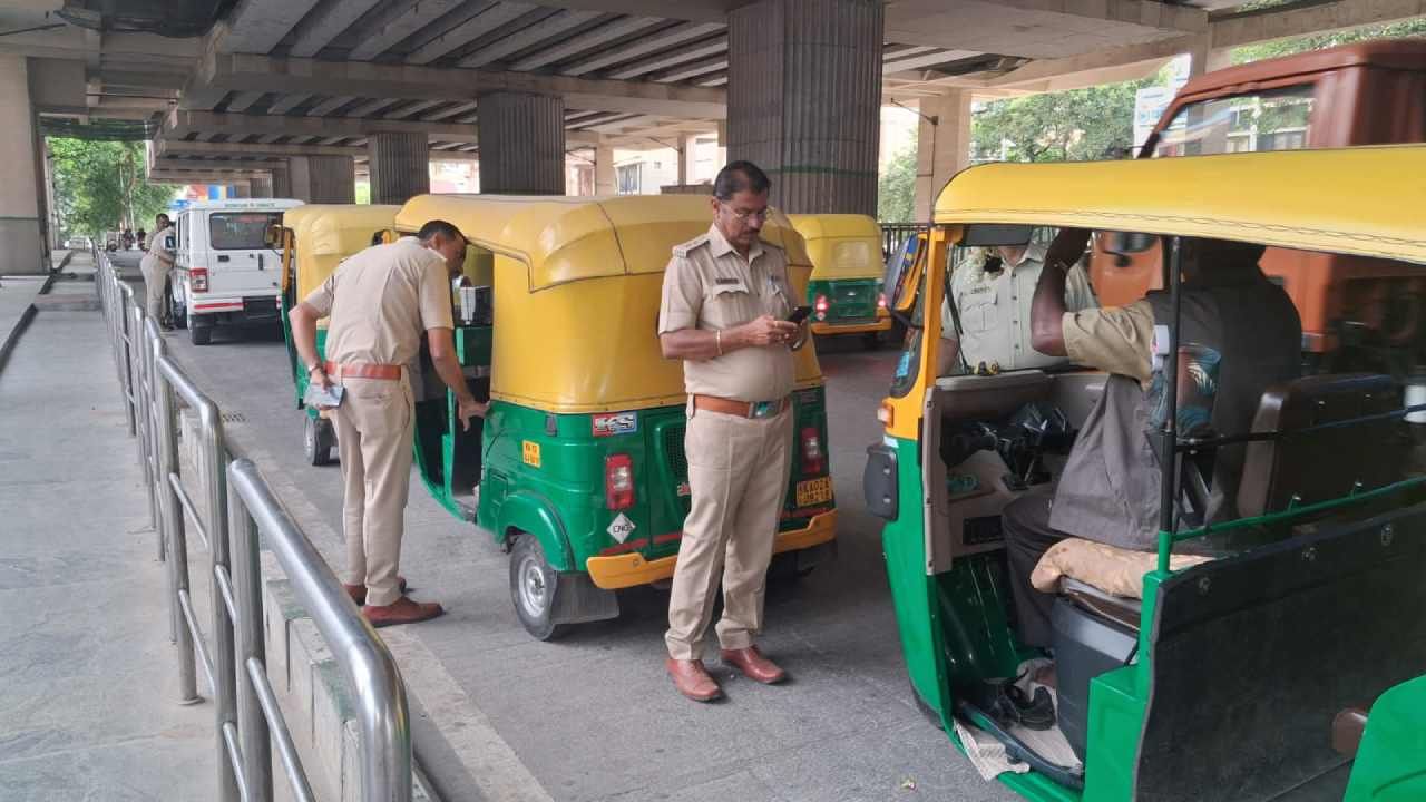 ಬೆಂಗಳೂರಿನಲ್ಲಿ ಅಖಾಡಕ್ಕಿಳಿದ ಆರ್ಟಿಓ ಅಧಿಕಾರಿಗಳು: ದುಪ್ಪಟ್ಟು ಹಣ ವಸೂಲಿ ಮಾಡುತ್ತಿದ್ದ ಆಟೋಗಳು ಸೀಜ್ ಬೆಂಗಳೂರಿನಲ್ಲಿ ಅಖಾಡಕ್ಕಿಳಿದ ಆರ್ಟಿಓ ಅಧಿಕಾರಿಗಳು: ದುಪ್ಪಟ್ಟು ಹಣ ವಸೂಲಿ ಮಾಡುತ್ತಿದ್ದ ಆಟೋಗಳು ಸೀಜ್
