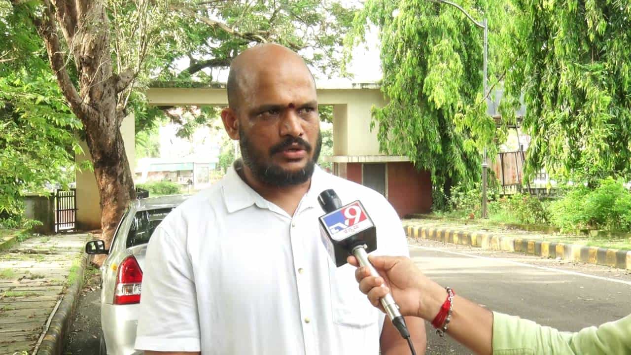 ಮಂಗಳೂರು ಪೊಲೀಸರ ವಿರುದ್ಧ ಕಿರುಕುಳ ಆರೋಪ ಮಾಡಿದ ಕಾಂಗ್ರೆಸ್ ಕಾರ್ಯಕರ್ತ: ಸ್ಪಷ್ಟನೆ ನೀಡಿದ ಆಯುಕ್ತ ಮಂಗಳೂರು ಪೊಲೀಸರ ವಿರುದ್ಧ ಕಿರುಕುಳ ಆರೋಪ ಮಾಡಿದ ಕಾಂಗ್ರೆಸ್ ಕಾರ್ಯಕರ್ತ: ಸ್ಪಷ್ಟನೆ ನೀಡಿದ ಆಯುಕ್ತ