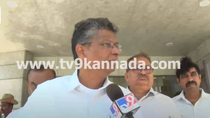 ಸಿಎಂ ಮತ್ತು ಡಿಸಿಎಂರಂತೆ ದೆಹಲಿಯಲ್ಲಿರುವ ಸತೀಶ್ ಜಾರಕಿಹೊಳಿ ತಾನು ಬಂದಿರೋ ಕಾರಣ ಬೇರೆ ಎಂದರು ಸಿಎಂ ಮತ್ತು ಡಿಸಿಎಂರಂತೆ ದೆಹಲಿಯಲ್ಲಿರುವ ಸತೀಶ್ ಜಾರಕಿಹೊಳಿ ತಾನು ಬಂದಿರೋ ಕಾರಣ ಬೇರೆ ಎಂದರು