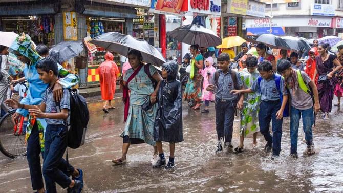 ಮಳೆ ಅಬ್ಬರ: ನಾಳೆ ಈ ಜಿಲ್ಲೆಗಳಲ್ಲಿ ಶಾಲಾ ಕಾಲೇಜುಗಳಿಗೆ ರಜೆ ಘೋಷಣೆ! ಮಳೆ ಅಬ್ಬರ: ನಾಳೆ ಈ ಜಿಲ್ಲೆಗಳಲ್ಲಿ ಶಾಲಾ ಕಾಲೇಜುಗಳಿಗೆ ರಜೆ ಘೋಷಣೆ!
