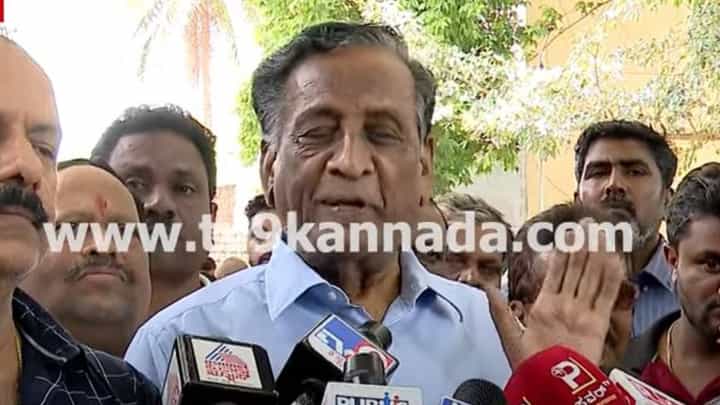 Bengaluru Stampede; ಕನ್ನಡಿಗರೇ ಇಲ್ಲದ ಆರ್ಸಿಬಿ ತಂಡಕ್ಕೆ ಸಿಎಂ ಮಟ್ಟದಲ್ಲಿ ಸನ್ಮಾನ ಬೇಕಿರಲಿಲ್ಲ: ಹಿರಿಯ ನಾಗರಿಕ Bengaluru Stampede; ಕನ್ನಡಿಗರೇ ಇಲ್ಲದ ಆರ್ಸಿಬಿ ತಂಡಕ್ಕೆ ಸಿಎಂ ಮಟ್ಟದಲ್ಲಿ ಸನ್ಮಾನ ಬೇಕಿರಲಿಲ್ಲ: ಹಿರಿಯ ನಾಗರಿಕ
