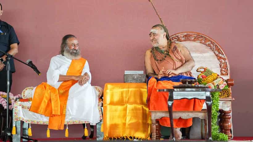 ಆರ್ಟ್ ಆಫ್ ಲಿವಿಂಗ್ ಕೇಂದ್ರಕ್ಕೆ ಕಾಂಚಿ ಶಂಕರಾಚಾರ್ಯರ ಭೇಟಿ, ಶ್ರೀ ರವಿಶಂಕರರ ಕಾರ್ಯಕ್ಕೆ ಶ್ಲಾಘನೆ