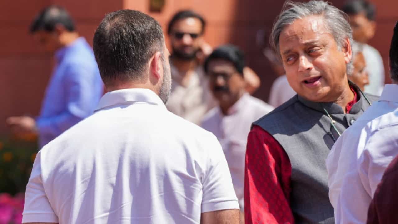 ಕಾಂಗ್ರೆಸ್ ನಾಯಕತ್ವದೊಂದಿಗಿನ ಭಿನ್ನಾಭಿಪ್ರಾಯ ಒಪ್ಪಿಕೊಂಡ ಶಶಿ ತರೂರ್ ಕಾಂಗ್ರೆಸ್ ನಾಯಕತ್ವದೊಂದಿಗಿನ ಭಿನ್ನಾಭಿಪ್ರಾಯ ಒಪ್ಪಿಕೊಂಡ ಶಶಿ ತರೂರ್