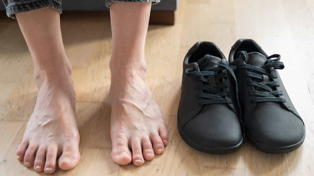 Shoes without Socks: ಸಾಕ್ಸ್ ಹಾಕದೆ ಶೂ ಧರಿಸಿದರೆ ಏನಾಗುತ್ತೆ ಗೊತ್ತಾ? Shoes without Socks: ಸಾಕ್ಸ್ ಹಾಕದೆ ಶೂ ಧರಿಸಿದರೆ ಏನಾಗುತ್ತೆ ಗೊತ್ತಾ?