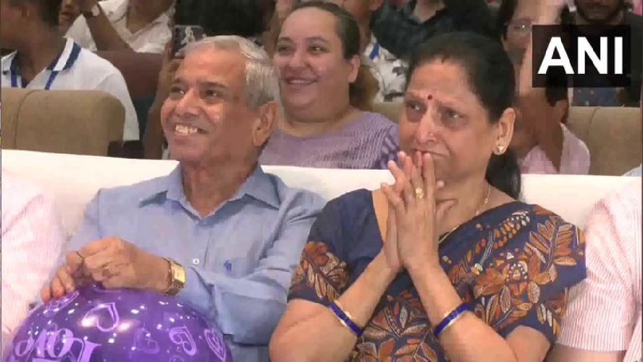 ಬಾಹ್ಯಾಕಾಶಕ್ಕೆ ಹಾರಿದ ಮಗನನ್ನು ಕಂಡು ಭಾವುಕರಾದ ಶುಭಾಂಶು ಶುಕ್ಲಾ ತಾಯಿ