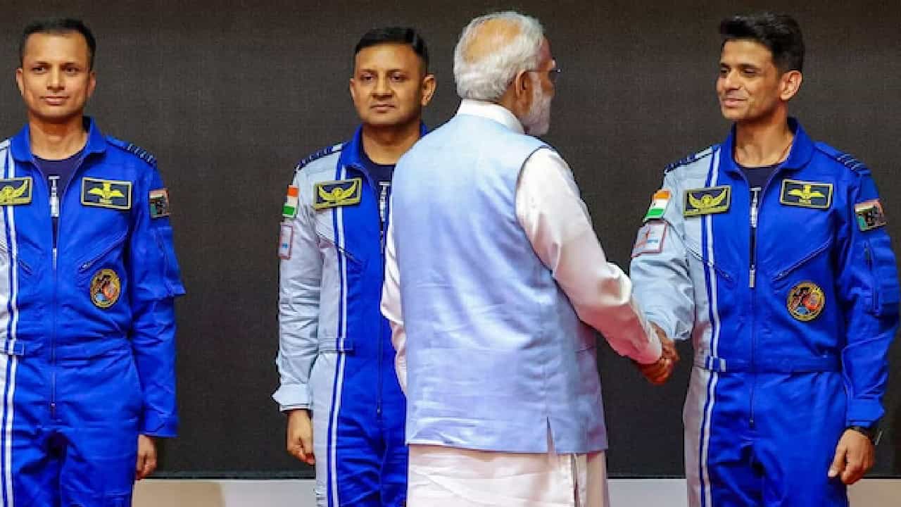 ಶುಭಾಂಶು ಶುಕ್ಲಾ 1.4 ಶತಕೋಟಿ ಭಾರತೀಯರ ಭರವಸೆ ಹೊತ್ತು ಬಾಹ್ಯಾಕಾಶಕ್ಕೆ ಹಾರಿದ್ದಾರೆ; ಆಕ್ಸಿಯಮ್ -4 ಉಡಾವಣೆಗೆ ಮೋದಿ ಶ್ಲಾಘನೆ ಶುಭಾಂಶು ಶುಕ್ಲಾ 1.4 ಶತಕೋಟಿ ಭಾರತೀಯರ ಭರವಸೆ ಹೊತ್ತು ಬಾಹ್ಯಾಕಾಶಕ್ಕೆ ಹಾರಿದ್ದಾರೆ; ಆಕ್ಸಿಯಮ್ -4 ಉಡಾವಣೆಗೆ ಮೋದಿ ಶ್ಲಾಘನೆ