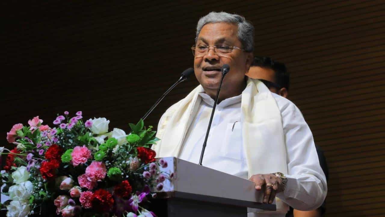 ಮೈಸೂರು ದಸರಾ: ಜನದಟ್ಟಣೆ ನಿಯಂತ್ರಣಕ್ಕೆ ಕ್ರಮ ಕೈಗೊಳ್ಳಿ, ಅಧಿಕಾರಿಗಳಿಗೆ ಸಿಎಂ ಸೂಚನೆ