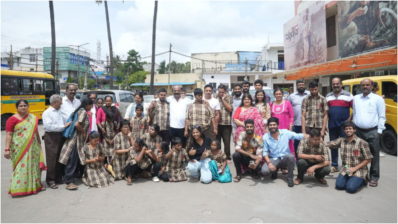 ಡೌನ್ ಸಿಂಡ್ರಾಮ್ ಮತ್ತು ಆಟಿಸಂ ಸಮಸ್ಯೆಯಿಂದ ಬಳಲುತ್ತಿರುವ ಮಕ್ಕಳಿಗಾಗಿ ಬೆಂಗಳೂರಿನ ಮಾಗಡಿ ರಸ್ತೆಯಲ್ಲಿರುವ ‘ವೀರೇಶ್’ ಚಿತ್ರಮಂದಿರದಲ್ಲಿ ‘ಸಿತಾರೆ ಜಮೀನ್ ಪರ್’ ಸಿನಿಮಾದ ಉಚಿತ ಪ್ರದರ್ಶನವನ್ನು ಮಂಗಳವಾರ (ಜೂನ್ 24) ಆಯೋಜಿಸಲಾಗಿತ್ತು.
