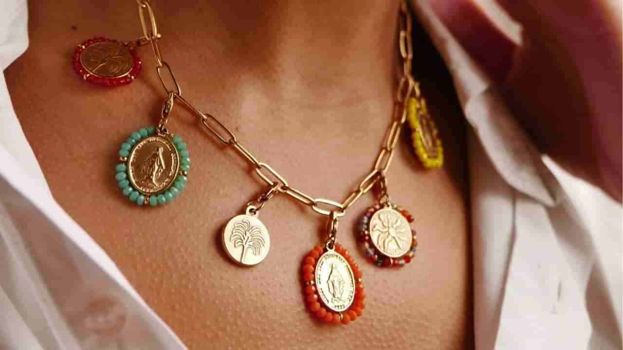 Daily Devotional: ಸ್ಟೀಲ್ನಿಂದ ತಯಾರಿಸಿದ ಆಭರಣಗಳನ್ನು ಧರಿಸಲೇಬಾರದು, ಯಾಕೆ ಗೊತ್ತಾ?