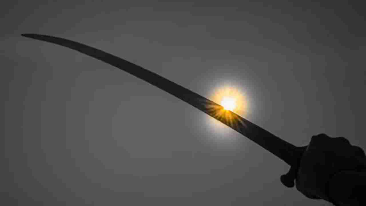 ಮಂಗಳೂರಿನಲ್ಲಿ ಮತ್ತೆ ಝಳಪಿಸಿದ ತಲ್ವಾರ್: ಇಬ್ಬರು ದುಷ್ಕರ್ಮಿಗಳಿಂದ ವ್ಯಕ್ತಿ ಮೇಲೆ ದಾಳಿಗೆ ಯತ್ನ