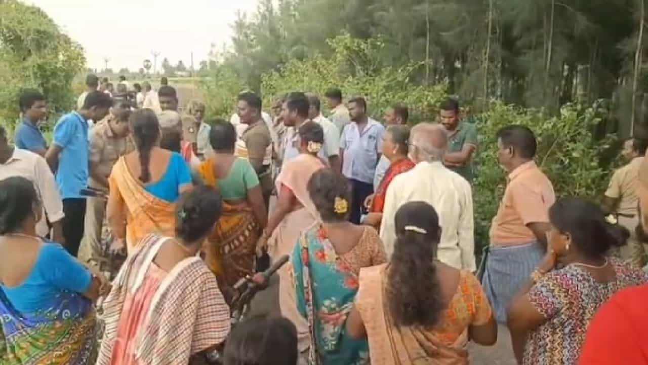 ವಾಕಿಂಗ್ ಹೋಗಿದ್ದ 80 ವರ್ಷದ ಅಜ್ಜಿ ಮೇಲೆ ಅತ್ಯಾಚಾರ; ಆರೋಪಿಗೆ ಗುಂಡು ಹಾರಿಸಿದ ಪೊಲೀಸರು ವಾಕಿಂಗ್ ಹೋಗಿದ್ದ 80 ವರ್ಷದ ಅಜ್ಜಿ ಮೇಲೆ ಅತ್ಯಾಚಾರ; ಆರೋಪಿಗೆ ಗುಂಡು ಹಾರಿಸಿದ ಪೊಲೀಸರು
