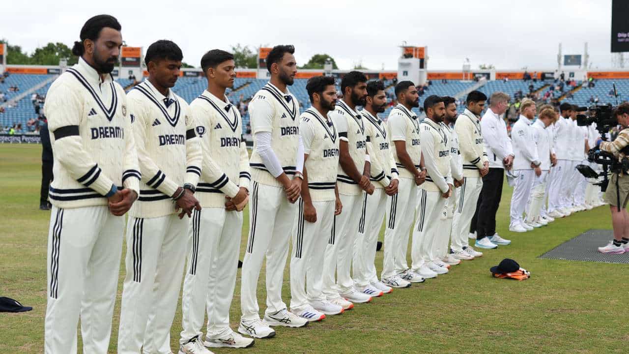 IND vs ENG Test: ಲೀಡ್ಸ್ ಟೆಸ್ಟ್‌ನ ಕೊನೆಯ ದಿನದಂದು ಆಟಗಾರರು ಕಪ್ಪು ಪಟ್ಟಿ ಧರಿಸಿದ್ದೇಕೆ?: ಇಲ್ಲಿದೆ ಕಾರಣ