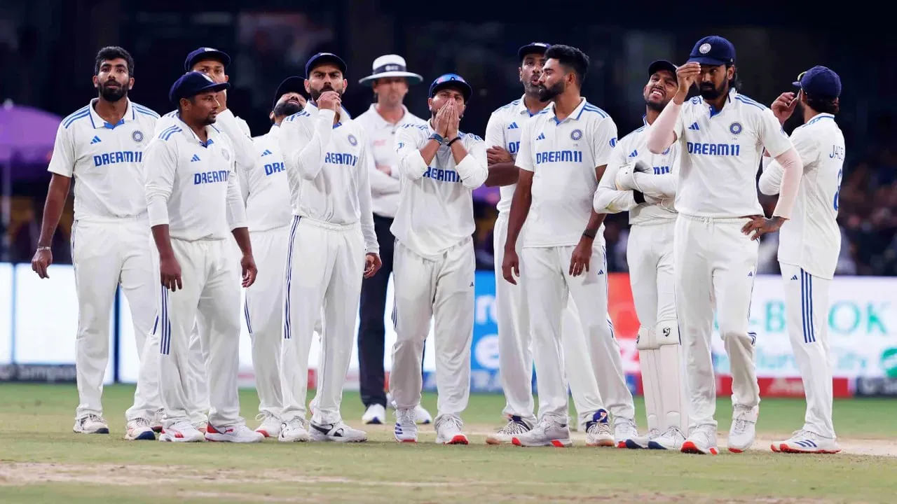 ಇವೆಲ್ಲಕ್ಕಿಂತ ಮುಖ್ಯವಾಗಿ 92 ವರ್ಷಗಳ ಟೆಸ್ಟ್ ಇತಿಹಾಸದಲ್ಲಿ ಭಾರತ ತಂಡವು ತವರಿನಲ್ಲಿ ಮೂರು ಪಂದ್ಯಗಳ ಸರಣಿಯನ್ನು 3-0 ಅಂತರದಿಂದ ಸೋತಿರಲಿಲ್ಲ. ಆದರೆ ಗಂಭೀರ್ ಕೋಚ್ ಆದ ಬಳಿಕ ಟೀಮ್ ಇಂಡಿಯಾ ನ್ಯೂಝಿಲೆಂಡ್ ವಿರುದ್ಧ 3-0 ಅಂತರದಿಂದ ತವರಿನಲ್ಲಿ ಅವಮಾನಕರ ಸೋಲನುಭವಿಸಿದೆ.