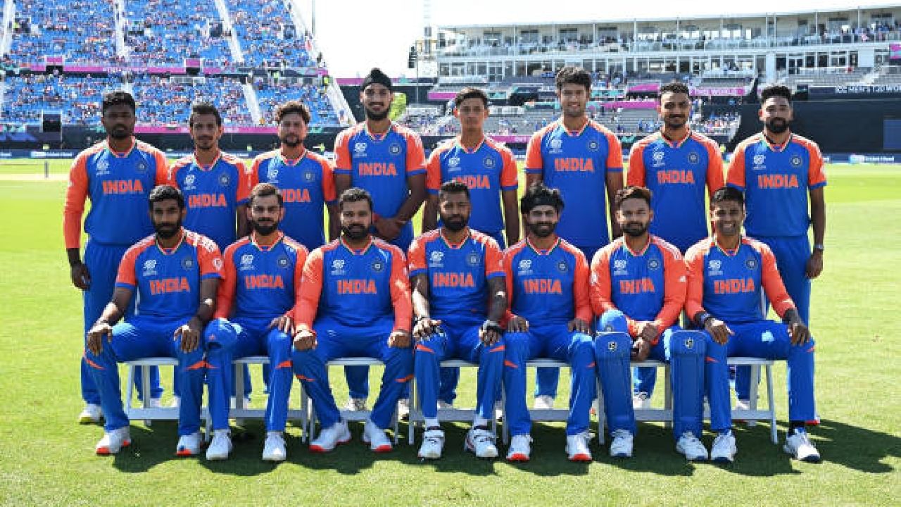 ಇದೇ ವೇಳೆ ಟೀಮ್ ಇಂಡಿಯಾ ಆಟಗಾರರು ಪ್ರತಿ ಪಂದ್ಯಕ್ಕೆ ಪಡೆಯುವ ಸಂಭಾವನೆ 3 ಲಕ್ಷ ರೂ. ಅಂದರೆ ಟೀಮ್ ಇಂಡಿಯಾ ಪರ ಟಿ20 ಪಂದ್ಯಗಳಲ್ಲಿ ಕಣಕ್ಕಿಳಿದ ಆಟಗಾರರಿಗೆ ಬಿಸಿಸಿಐ ಪಂದ್ಯ ಶುಲ್ಕವಾಗಿ 3 ಲಕ್ಷ ರೂ. ಅನ್ನು ಪಾವತಿಸುತ್ತದೆ. ಅಂದರೆ ಭಾರತೀಯ ಆಟಗಾರರಿಗೆ ಹೋಲಿಸಿದರೆ, ನೇಪಾಳ ಕ್ರಿಕೆಟಿಗರು ಪಡೆಯುತ್ತಿರುವುದು ಕೇವಲ 1 ಪರ್ಸೆಂಟ್ ವೇತನ ಅಷ್ಟೇ.