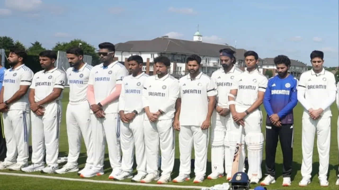 ಅಹಮದಾಬಾದ್ ವಿಮಾನ ದುರಂತ: ಸಂತಾಪ ಸೂಚಿಸಿದ ಟೀಂ ಇಂಡಿಯಾ; ಡಬ್ಲ್ಯುಟಿಸಿ ಫೈನಲ್​ನಲ್ಲಿ 1 ನಿಮಿಷ ಮೌನಾಚರಣೆ
