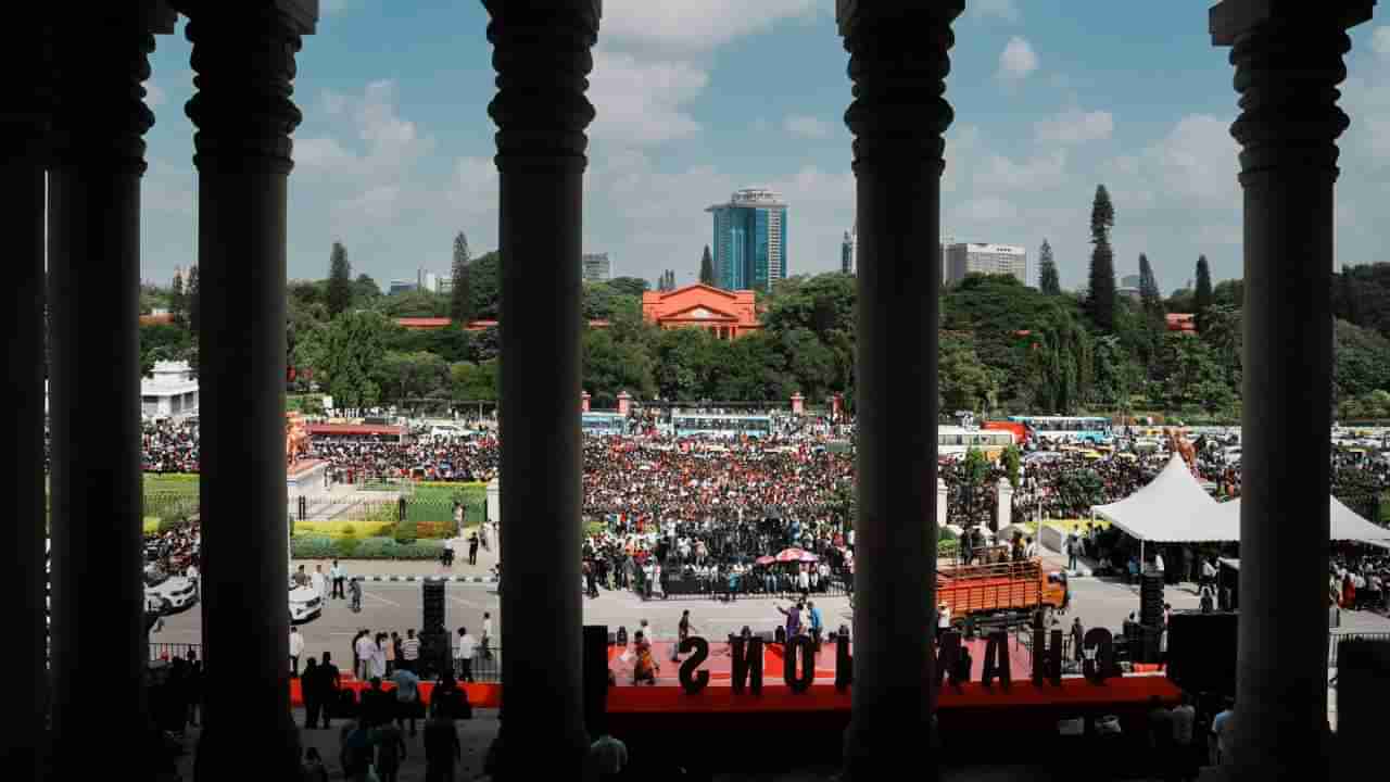 ಬೆಂಗಳೂರು ಕಾಲ್ತುಳಿತ: ದುರಂತಕ್ಕೆ ಕಾರಣವಾಯ್ತಾ ವಿಧಾನಸೌಧದ ಬಳಿ ಮಾಡಿದ ಆ ಘೋಷಣೆ?