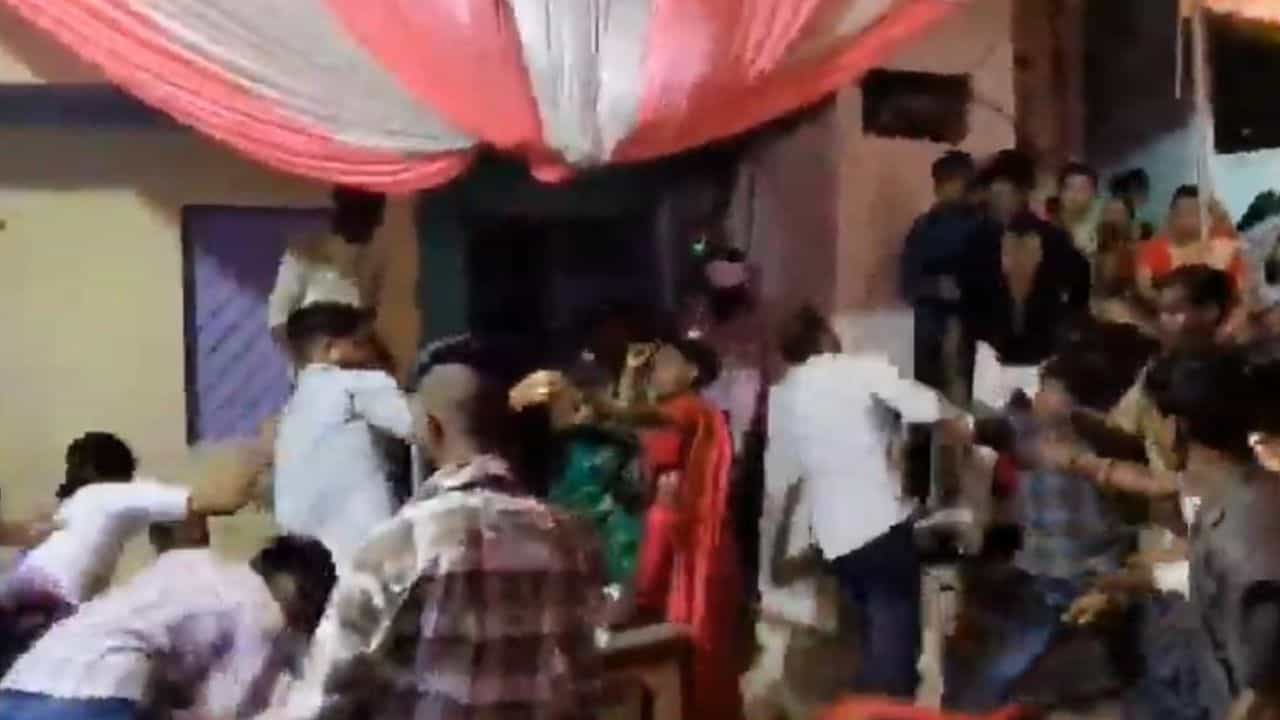 ಕೂಲರ್ಗಾಗಿ ವಧು ವರನ ಕಡೆಯವರ ನಡುವೆ ಕಿರಿಕ್, ರಣರಂಗವಾಯ್ತು ಕಲ್ಯಾಣ ಮಂಟಪ ಕೂಲರ್ಗಾಗಿ ವಧು ವರನ ಕಡೆಯವರ ನಡುವೆ ಕಿರಿಕ್, ರಣರಂಗವಾಯ್ತು ಕಲ್ಯಾಣ ಮಂಟಪ
