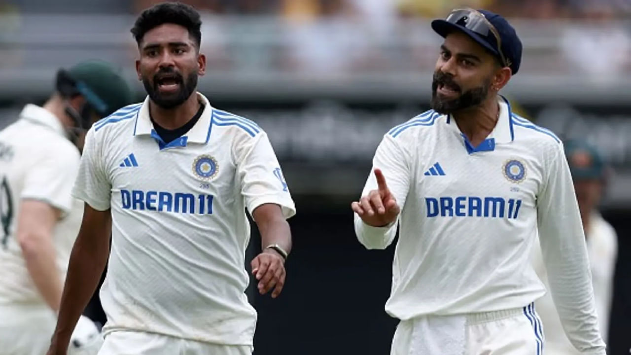 ಏಕೆಂದರೆ ಮೊಹಮ್ಮದ್ ಸಿರಾಜ್ ಟೆಸ್ಟ್ ಕೆರಿಯರ್ ಆರಂಭಿಸಿದ್ದು ವಿರಾಟ್ ಕೊಹ್ಲಿ ನಾಯಕತ್ವದಲ್ಲಿ. ಅದರಲ್ಲೂ ಕಿಂಗ್ ಕೊಹ್ಲಿ ಗರಡಿಯಲ್ಲಿ ಪಳಗಿದ್ದ ಸಿರಾಜ್ ಅತ್ಯುತ್ತಮ ಬೌಲರ್ ಆಗಿ ರೂಪುಗೊಂಡಿದ್ದರು. ಹೀಗೆ ಸಿರಾಜ್​ನನ್ನು ಮುಂದಿಟ್ಟು ಕೊಹ್ಲಿ ರೂಪಿಸುತ್ತಿದ್ದ ತಂತ್ರಗಳು ಟೀಮ್ ಇಂಡಿಯಾಗೆ ಫಲ ನೀಡುತ್ತಿತ್ತು. ಈ ಯಶಸ್ವಿ ಪ್ರದರ್ಶನದಿಂದಾಗಿ ಮೊಹಮ್ಮದ್ ಸಿರಾಜ್ ಭಾರತ ಟೆಸ್ಟ್ ತಂಡದ ಖಾಯಂ ಸದಸ್ಯರಾಗಿದ್ದರು.