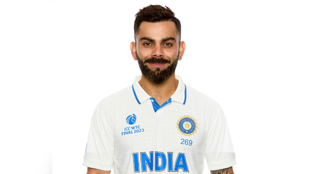 ವಿರಾಟ್ ಕೊಹ್ಲಿ: ರೋಹಿತ್ ಶರ್ಮಾ ಬೆನ್ನಲ್ಲೇ ವಿರಾಟ್ ಕೊಹ್ಲಿ ಕೂಡ ಟೆಸ್ಟ್ ಕ್ರಿಕೆಟ್ಗೆ ಗುಡ್ ಬೈ ಹೇಳಿದ್ದಾರೆ. ಮೇ 12 ರಂದು ಸೋಷಿಯಲ್ ಮೀಡಿಯಾ ಮೂಲಕ ಟೆಸ್ಟ್ ನಿವೃತ್ತಿ ಪ್ರಕಟಿಸಿರುವ ಕಿಂಗ್ ಕೊಹ್ಲಿ ಇನ್ನು ಏಕದಿನ ಕ್ರಿಕೆಟ್ನಲ್ಲಿ ಮಾತ್ರ ಕಾಣಿಸಿಕೊಳ್ಳಲಿದ್ದಾರೆ. ಇದಕ್ಕೂ ಮುನ್ನ 2024 ರ ಟಿ20 ವಿಶ್ವಕಪ್ ಬೆನ್ನಲ್ಲೇ ಅವರು ಚುಟುಕು ಕ್ರಿಕೆಟ್ಗೆ ವಿದಾಯ ಹೇಳಿದ್ದರು.
