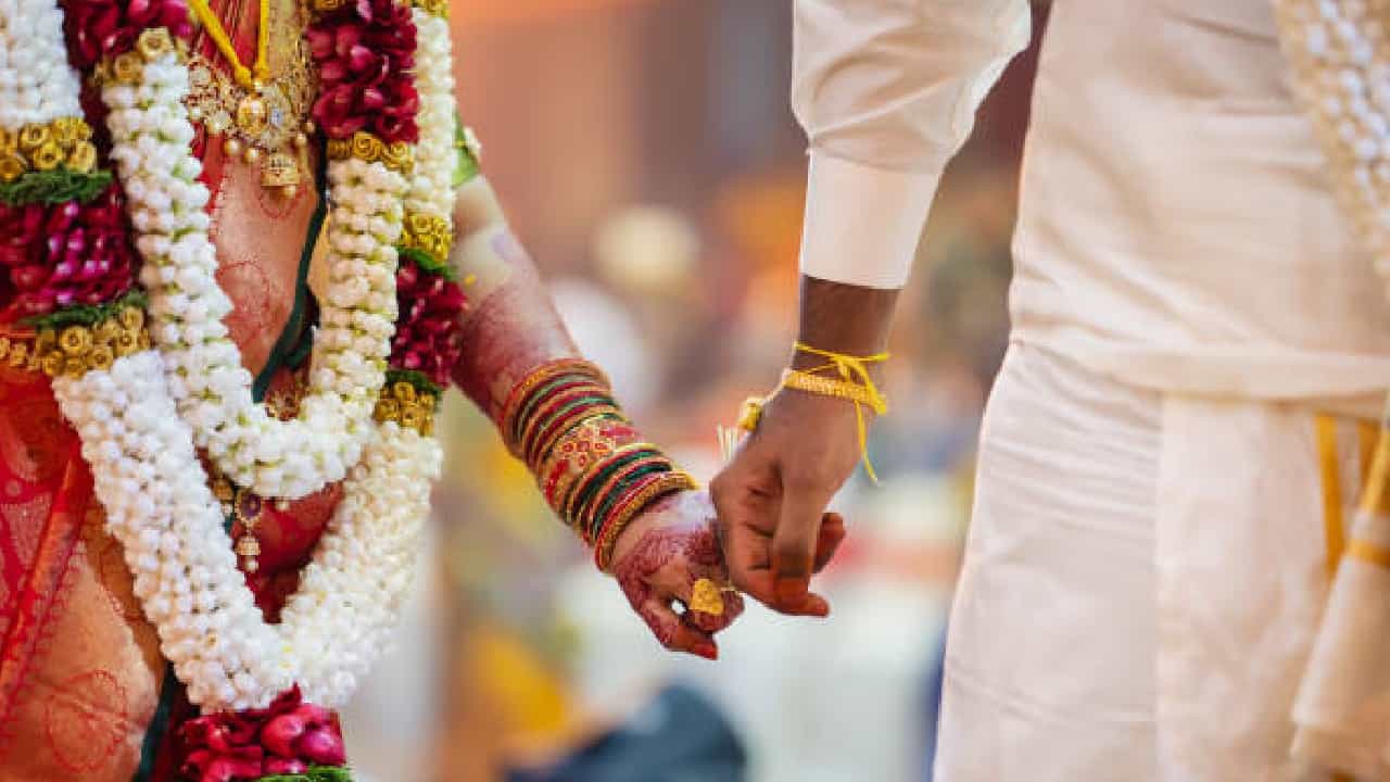 ವರದಕ್ಷಿಣೆಯಾಗಿ ಸೊಸೆಯ ಕಿಡ್ನಿಯನ್ನೇ ಕೇಳಿದ ಮಾವ! ವರದಕ್ಷಿಣೆಯಾಗಿ ಸೊಸೆಯ ಕಿಡ್ನಿಯನ್ನೇ ಕೇಳಿದ ಮಾವ!