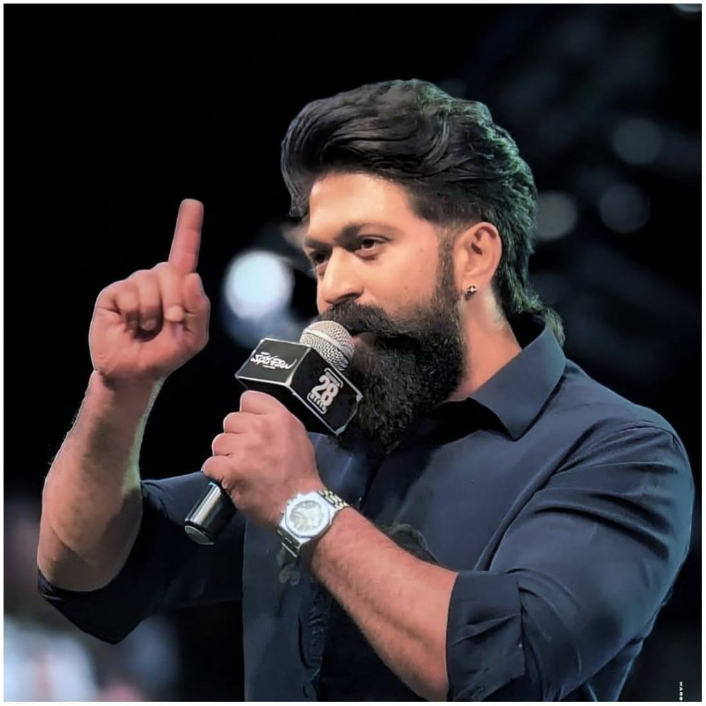 ಯಶ್ ಅವರು ಸದ್ಯ ‘ಟಾಕ್ಸಿಕ್’ ಸಿನಿಮಾ ಕೆಲಸಗಳಲ್ಲಿ ಬ್ಯುಸಿ ಇದ್ದಾರೆ. ಇದರ ಜೊತೆಗೆ ಅವರು ಈ ರೀತಿಯ ವಿಶೇಷ ಕಾರ್ಯಕ್ರಮಗಳಿಗೆ ಭೇಟಿ ನೀಡುತ್ತಾ ಇರುತ್ತಾರೆ. ಈ ಮೊದಲು ಯಡಿಯೂರಪ್ಪ ಅವರ ಮೊಮ್ಮೊಗನ ವಿವಾಹಕ್ಕೂ ತೆರಳಿದ್ದರು.