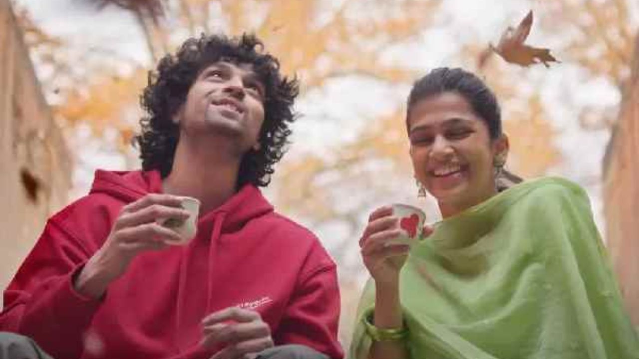 ‘8 ವಸಂತಾಲು’ ತೆಲುಗು ಸಿನಿಮಾ ಕೆಲ ದಿನಗಳ ಹಿಂದೆ ಬಿಡುಗಡೆ ಆಗಿ ತನ್ನ ಕಂಟೆಂಟ್ನಿಂದ ತುಸು ಸದ್ದು ಮಾಡಿದೆ. ತೆಲುಗಿನ ಈ ರೊಮ್ಯಾಂಟಿಕ್ ಸಿನಿಮಾ ನೆಟ್ಫ್ಲಿಕ್ಸ್ನಲ್ಲಿ ಈ ವಾರ ಬಿಡುಗಡೆ ಆಗಿದೆ.