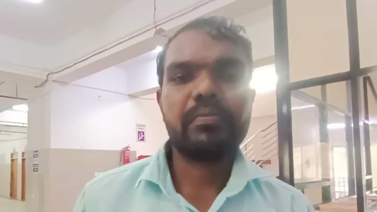 ಕಲಬುರಗಿ: ಶಸ್ತ್ರಚಿಕಿತ್ಸೆಗೊಳಗಾಗಿದ್ದ ತಂದೆಯ ಆರೈಕೆಗೆ ಬಂದಿದ್ದ ಬಾಲಕಿ ಮೇಲೆ ಪ್ರತಿಷ್ಠಿತ ಆಸ್ಪತ್ರೆಯಲ್ಲಿ ಅತ್ಯಾಚಾರ ಕಲಬುರಗಿ: ಶಸ್ತ್ರಚಿಕಿತ್ಸೆಗೊಳಗಾಗಿದ್ದ ತಂದೆಯ ಆರೈಕೆಗೆ ಬಂದಿದ್ದ ಬಾಲಕಿ ಮೇಲೆ ಪ್ರತಿಷ್ಠಿತ ಆಸ್ಪತ್ರೆಯಲ್ಲಿ ಅತ್ಯಾಚಾರ